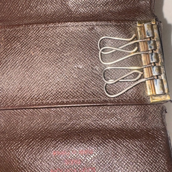Authentic Louis Vuitton Damier Key Ring Holder - Picture 6 of 12